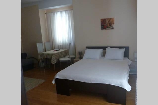 Roman Gardens Studio Apartment Risan Exterior photo